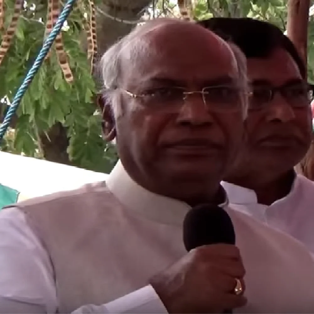 Mallikarjun Kharge at the University of Hyderabad on 24 January 2016 during protests following Rohith Vemula’s death.