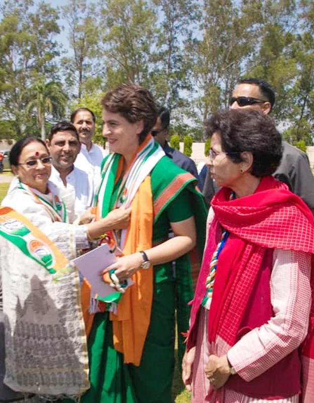 Priyanka Gandhi Vadra with Neelam Sharma and others at Ambala Cantt on 7 May 2019.